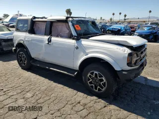 2025 Ford Bronco Outer Banks z VIN 1FMDE8BH3SLA77107, wystawiony jako Copart lot #63737525 z przebiegiem 1 790 mil mil oraz Szkoda całkowita • Salvage title. Historia ofert i sprzedaży dostępna na DreamBid. Obrazek 4.