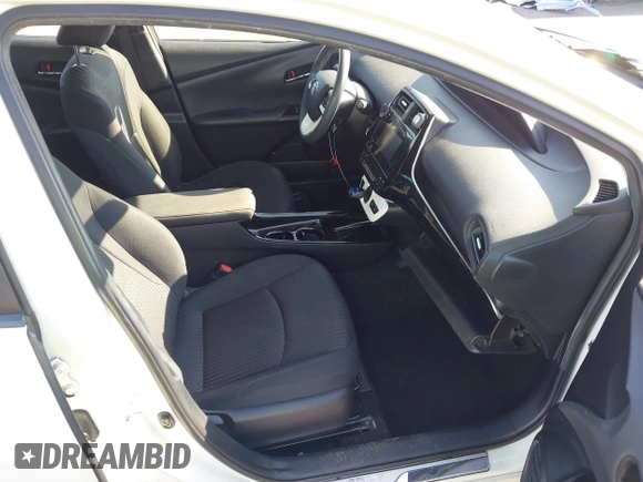2017 Toyota Prius Two with VIN JTDKBRFUXH3549068, listed as a IAAI auction lot 41652285 with 112,044 mi miles. Bid and sale history available at carsss.com. Image 5.