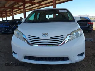 2017 Toyota Sienna LE Auto Access Seat with VIN 5TDKZ3DC5HS820717, listed as a IAAI auction lot 41884712 with 42,592 mi miles. Bid and sale history available at carsss.com. Image 12.