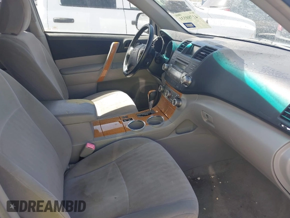 2009 Toyota Highlander Hybrid with VIN JTEEW41AX92033863, listed as a IAAI auction lot 41788531 with 215,787 mi miles. Bid and sale history available at carsss.com. Image 5.