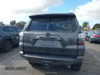 2018 Toyota 4Runner SR5 with VIN JTEBU5JR7J5606564, listed as a IAAI auction lot 41408904 with 149,936 mi miles. Bid and sale history available at carsss.com. Image 17.