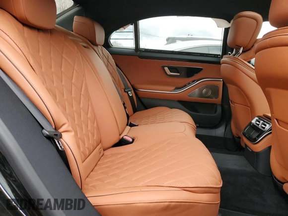 2024 Mercedes-Benz S 580e with VIN W1K6G6KB9RA304206, listed as a Copart auction lot 82554974 with 2,800 mi miles and Salvage Title. Bid and sale history available at DreamBid. Image 10.