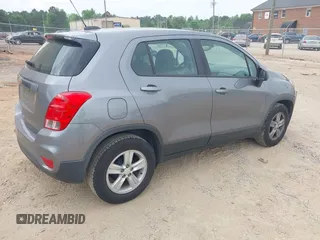 2020 Chevrolet Trax LS z VIN 3GNCJKSB4LL176651, wystawiony jako IAAI lot #42126535 z przebiegiem 118 420 mil mil oraz . Historia ofert i sprzedaży dostępna na DreamBid. Obrazek 4.