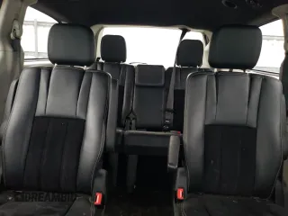 2018 Dodge Grand Caravan SXT z VIN 2C4RDGCG9JR133702, wystawiony jako Copart lot #85824554 z przebiegiem 140 881 mil mil oraz Szkoda całkowita • Salvage title. Historia ofert i sprzedaży dostępna na DreamBid. Obrazek 10.