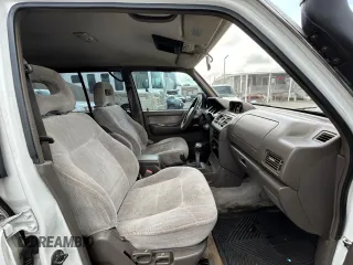 1997 Mitsubishi Montero z VIN JA4MR41R3VJ007919, wystawiony jako Copart lot #51544685 z przebiegiem 268 046 mil mil oraz Czysty tytuł • Clean title. Historia ofert i sprzedaży dostępna na DreamBid. Obrazek 5.
