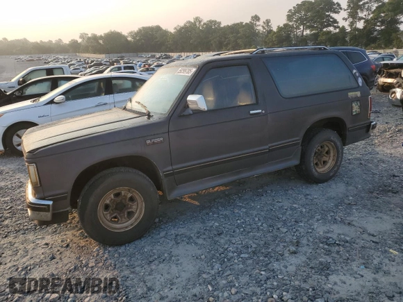 1988 Chevrolet Blazer z VIN 1GNCS18R7J8221699, wystawiony jako Copart lot #59299785 z przebiegiem 307 873 mil mil oraz Czysty tytuł • Clean title. Historia ofert i sprzedaży dostępna na DreamBid. Obrazek 1.