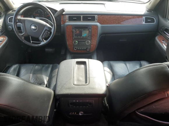 2008 Chevrolet Suburban LTZ with VIN 1GNFC16028R257139, listed as a Copart auction lot 42393525 with 368,736 mi miles and Clean title. Bid and sale history available at DreamBid. Image 8.
