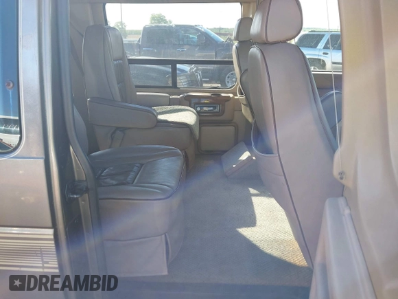 2003 Ford Econoline Cargo Recreational with VIN 1FDRE14L93HA06545, listed as a IAAI auction lot 42200611 with 160,671 mi miles and . Bid and sale history available at DreamBid. Image 8.