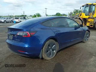 2022 Tesla Model 3 Long Range z VIN 5YJ3E1EB2NF193808, wystawiony jako IAAI lot #42281993 z przebiegiem 40 340 mil mil oraz . Historia ofert i sprzedaży dostępna na DreamBid. Obrazek 4.