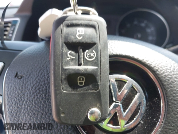 2018 Volkswagen Passat SE z VIN 1VWBA7A37JC033694, wystawiony jako IAAI lot #41977518 z przebiegiem 142 944 mil mil oraz . Historia ofert i sprzedaży dostępna na DreamBid. Obrazek 11.