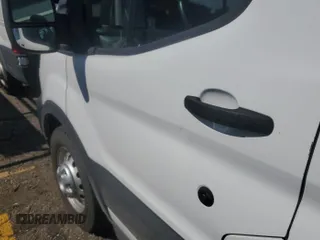 2023 Ford Transit Passenger XL z VIN 1FBAX9C86PKA70756, wystawiony jako IAAI lot #42731060 z przebiegiem 23 399 mil mil oraz . Historia ofert i sprzedaży dostępna na DreamBid. Obrazek 5.