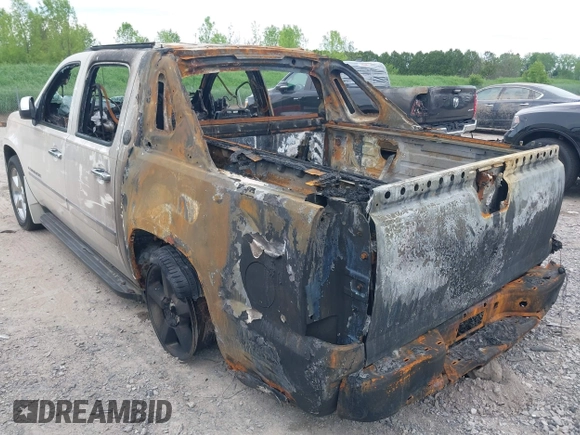 2013 Chevrolet Avalanche LTZ z VIN 3GNTKGE74DG155276, wystawiony jako IAAI lot #42346808 z przebiegiem Nie podano mil oraz . Historia ofert i sprzedaży dostępna na DreamBid. Obrazek 11.