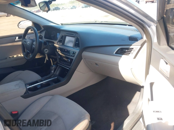 2016 Hyundai Sonata SE z VIN 5NPE24AF3GH348379, wystawiony jako IAAI lot #41645542 z przebiegiem 172 022 mil mil oraz . Historia ofert i sprzedaży dostępna na DreamBid. Obrazek 5.