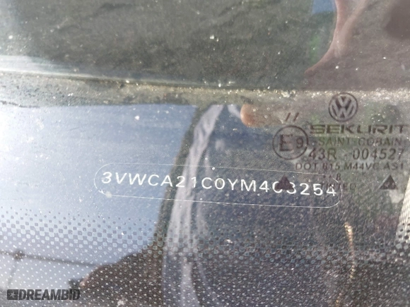 2000 Volkswagen New Beetle GLS with VIN 3VWCA21C0YM403254, listed as a IAAI auction lot 41806878 with 119,547 mi miles. Bid and sale history available at carsss.com. Image 9.