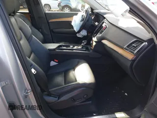 2021 Volvo XC90 Momentum with VIN YV4A22PK2M1710788, listed as a IAAI auction lot 41587754 with 41,439 mi miles and . Bid and sale history available at DreamBid. Image 5.