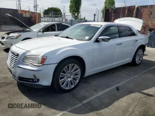2012 Chrysler 300 Limited z VIN 2C3CCACGXCH200827, wystawiony jako Copart lot #52993295 z przebiegiem 153 293 mil mil oraz Szkody całkowita. Historia ofert i sprzedaży dostępna na DreamBid. Obrazek 1.