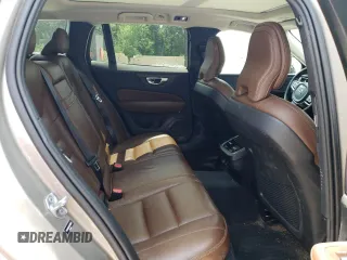 2020 Volvo V60 z VIN YV4102WK8L1036653, wystawiony jako Copart lot #61437033 z przebiegiem 35 446 mil mil oraz . Historia ofert i sprzedaży dostępna na DreamBid. Obrazek 11.