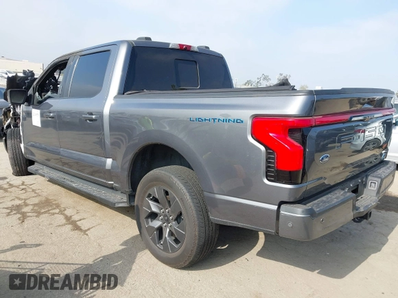 2023 Ford F-150 Lightning Pro z VIN 1FTVW1EV5PWG19585, wystawiony jako IAAI lot #42343575 z przebiegiem Nie podano mil oraz . Historia ofert i sprzedaży dostępna na DreamBid. Obrazek 3.