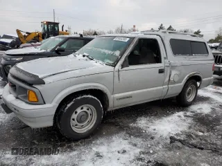 1996 GMC Sonoma with VIN 1GTCS1446T8505797, listed as a Copart auction lot 87644265 with 171,790 mi miles and Salvage Title. Bid and sale history available at carsss.com. Image 1.