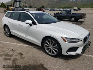 2020 Volvo V60 Momentum with VIN YV1102EK3L2359730, listed as a Copart auction lot 57458344 with 20,251 mi miles. Bid and sale history available at carsss.com. Image 4.