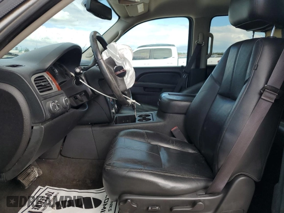 2013 GMC Yukon XL SLT with VIN 1GKS2KE70DR337150, listed as a Copart auction lot 47085345 with 72,099 mi miles and Salvage Title. Bid and sale history available at carsss.com. Image 7.