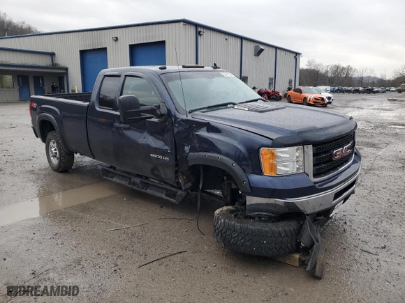 2011 GMC Sierra 2500HD SLE with VIN 1GT220CG3BZ231646, listed as a Copart auction lot 84441944 with 116,083 mi miles and Salvage Title. Bid and sale history available at carsss.com. Image 4.