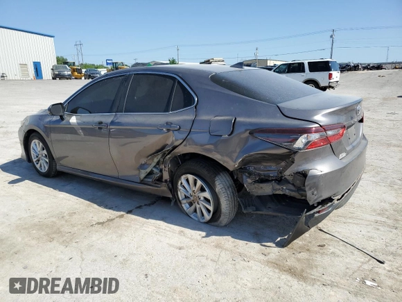 2024 Toyota Camry LE z VIN 4T1R11AK2RU216038, wystawiony jako Copart lot #56582725 z przebiegiem 42 623 mil mil oraz Szkoda całkowita • Salvage title. Historia ofert i sprzedaży dostępna na DreamBid. Obrazek 2.