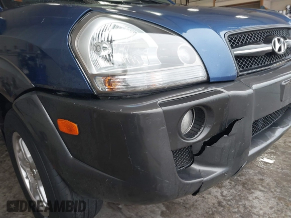 2007 Hyundai Tucson SE with VIN KM8JN72D77U671520, listed as a IAAI auction lot 41255727 with 181,374 mi miles and . Bid and sale history available at DreamBid. Image 6.