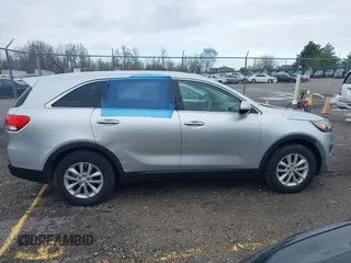 2018 Kia Sorento LX z VIN 5XYPG4A34JG378652, wystawiony jako IAAI lot #41802804 z przebiegiem 178 369 mil mil oraz . Historia ofert i sprzedaży dostępna na DreamBid. Obrazek 13.
