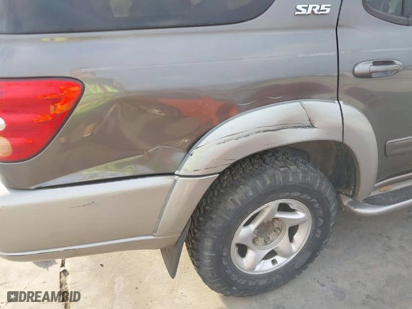 2004 Toyota Sequoia SR5 with VIN 5TDZT34A84S217320, listed as a IAAI auction lot 41472557 with 299,000 mi miles. Bid and sale history available at carsss.com. Image 14.