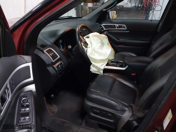 2014 Ford Explorer XLT with VIN 1FM5K8D89EGA17579, listed as a IAAI auction lot 40903918 with 127,780 mi miles. Bid and sale history available at carsss.com. Image 5.