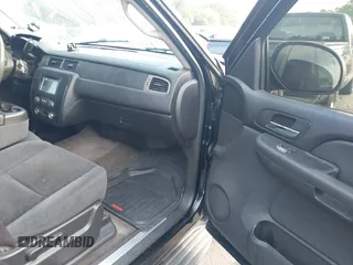 2008 Chevrolet Tahoe LS with VIN 1GNFC13C38R237657, listed as a IAAI auction lot 42620061 with 290,899 mi miles and . Bid and sale history available at DreamBid. Image 5.