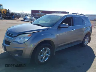 2012 Chevrolet Equinox 1LT z VIN 2GNALDEK2C6107180, wystawiony jako IAAI lot #41673707 z przebiegiem 200 000 mil mil oraz . Historia ofert i sprzedaży dostępna na DreamBid. Obrazek 2.