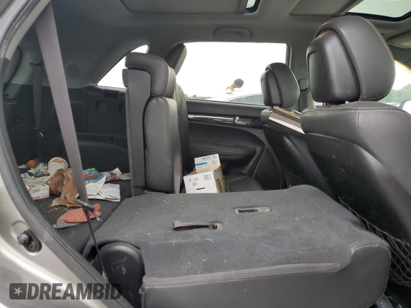 2013 Kia Sorento SX z VIN 5XYKW4A26DG351610, wystawiony jako Copart lot #56196225 z przebiegiem 155 382 mil mil oraz Szkoda całkowita • Salvage title. Historia ofert i sprzedaży dostępna na DreamBid. Obrazek 11.