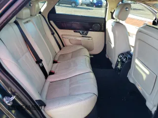 2015 Jaguar XJ Portfolio with VIN SAJWJ2GD1F8V77420, listed as a Copart auction lot 81786334 with 129,190 mi miles and Salvage title. Bid and sale history available at DreamBid. Image 10.