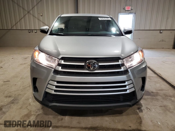 2018 Toyota Highlander LE z VIN 5TDBZRFH5JS889246, wystawiony jako Copart lot #57816195 z przebiegiem 50 747 mil mil oraz Szkoda całkowita • Salvage title. Historia ofert i sprzedaży dostępna na DreamBid. Obrazek 5.