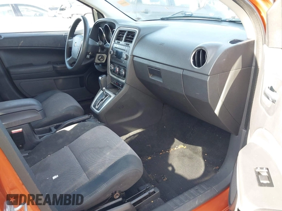 2011 Dodge Caliber Mainstreet z VIN 1B3CB3HA5BD297950, wystawiony jako IAAI lot #42073342 z przebiegiem 155 421 mil mil oraz . Historia ofert i sprzedaży dostępna na DreamBid. Obrazek 5.