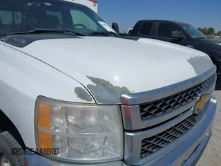 2014 Chevrolet Silverado 2500HD LT with VIN 1GC1CXCG5EF186765, listed as a IAAI auction lot 41906447 with 223,521 mi miles. Bid and sale history available at carsss.com. Image 6.