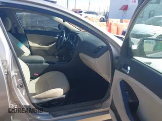 2014 Kia Optima EX z VIN 5XXGN4A74EG260054, wystawiony jako IAAI lot #41464688 z przebiegiem 40 498 mil mil oraz . Historia ofert i sprzedaży dostępna na DreamBid. Obrazek 5.