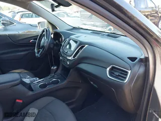 2019 Chevrolet Equinox LT with VIN 2GNAXUEV2K6187285, listed as a IAAI auction lot 41807538 with 205,098 mi miles. Bid and sale history available at carsss.com. Image 5.
