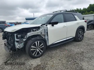 2023 Nissan Pathfinder Platinum z VIN 5N1DR3DK8PC229471, wystawiony jako Copart lot #57706875 z przebiegiem 28 294 mil mil oraz Szkoda całkowita • Salvage title. Historia ofert i sprzedaży dostępna na DreamBid. Obrazek 1.