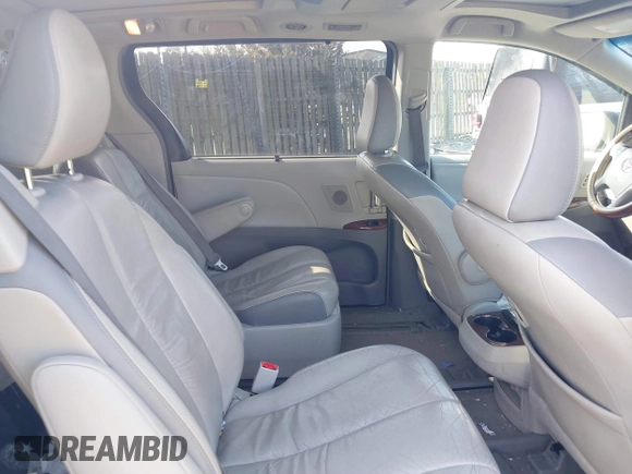 2011 Toyota Sienna XLE with VIN 5TDDK3DC0BS012604, listed as a IAAI auction lot 41533173 with 174,779 mi miles. Bid and sale history available at carsss.com. Image 8.