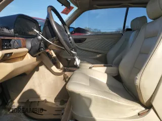 1990 Mercedes-Benz 560 with VIN WDBCA45E6LA553870, listed as a Copart auction lot 51666665 with 228,119 mi miles and Clean Title. Bid and sale history available at DreamBid. Image 7.