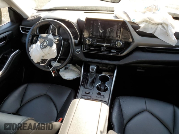 2021 Toyota Highlander XLE with VIN 5TDGZRBH4MS078778, listed as a Copart auction lot 56496855 with 35,563 mi miles and Salvage title. Bid and sale history available at DreamBid. Image 8.