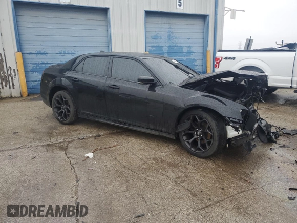 2019 Chrysler 300 with VIN 2C3CCABG1KH548418, listed as a Copart auction lot 43458095 with 61,033 mi miles and Salvage Title. Bid and sale history available at carsss.com. Image 4.