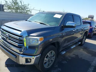 2017 Toyota Tundra Platinum z VIN 5TFAW5F15HX612228, wystawiony jako IAAI lot #41677281 z przebiegiem 157 425 mil mil oraz . Historia ofert i sprzedaży dostępna na DreamBid. Obrazek 2.