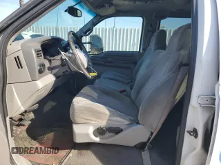 2000 Ford Excursion Special Serv z VIN 1FMNU40LXYEA64231, wystawiony jako Copart lot #50645995 z przebiegiem 218 047 mil mil oraz Czysty tytuł • Clean title. Historia ofert i sprzedaży dostępna na DreamBid. Obrazek 7.