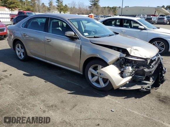 2015 Volkswagen Passat Limited Edition Edition z VIN 1VWAT7A33FC103074, wystawiony jako Copart lot #49218995 z przebiegiem 67 482 mil mil oraz Szkoda całkowita • Salvage title. Historia ofert i sprzedaży dostępna na DreamBid. Obrazek 4.