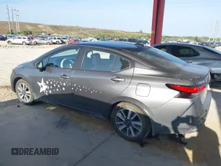2024 Nissan Versa SV z VIN 3N1CN8EV1RL877648, wystawiony jako IAAI lot #42211446 z przebiegiem 13 477 mil mil oraz . Historia ofert i sprzedaży dostępna na DreamBid. Obrazek 15.