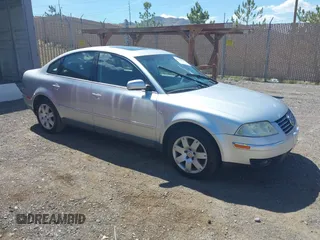 2003 Volkswagen Passat GLX z VIN WVWRH63B83P244796, wystawiony jako IAAI lot #42228440 z przebiegiem 127 068 mil mil oraz . Historia ofert i sprzedaży dostępna na DreamBid. Obrazek 1.